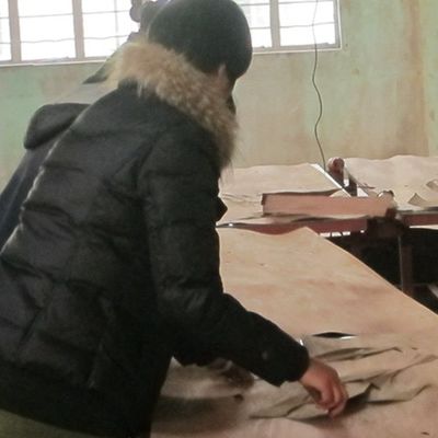 Зерно кроны облицовки мебели искусственное деревянное белый абрикос H06C 0.15-0.6mm Fleeced назад