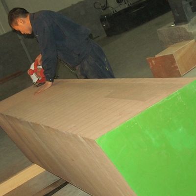 Специализированный Rec Elm Wood Veneer Straight Cut And Crown Cut для кабинета с лицом 2500 * 640 мм
