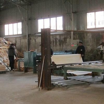 Воспроизвели кусок облицовки H671s древесины черного грецкого ореха отрезал цену вертикального зерна методов хорошую от фабрики Китая для двери