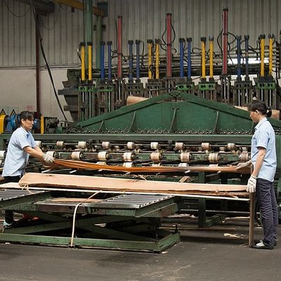 Естественный шелковый фанера дерева плоско резанный коронный зерно для кабинета лица